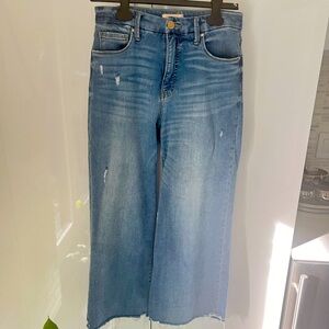 Woman’s Wide Leg Crop Jeans